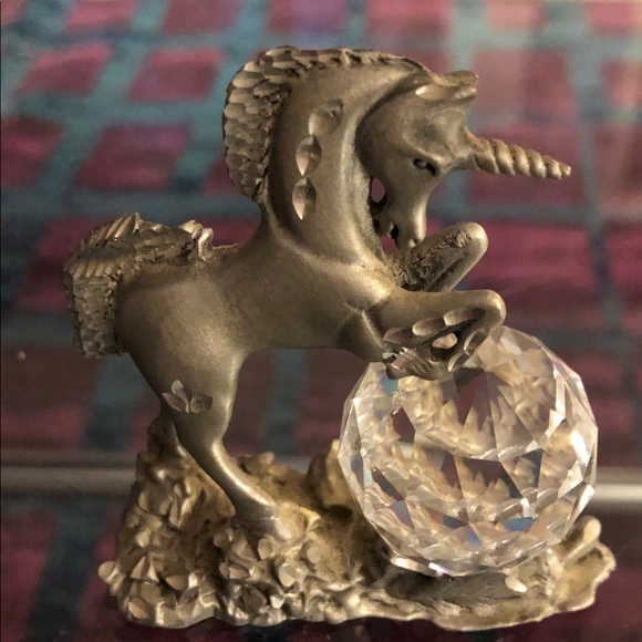 PEWTER UNICORN SCULPTURE WITH CRYSTAL BALL • CUTER PEWTER - Picture 3 of 7